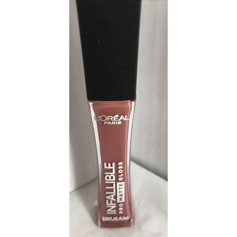 Loreal Paris Infallible 8 HR Pro Matte Lip Gloss . 318 Bare Attraction￼